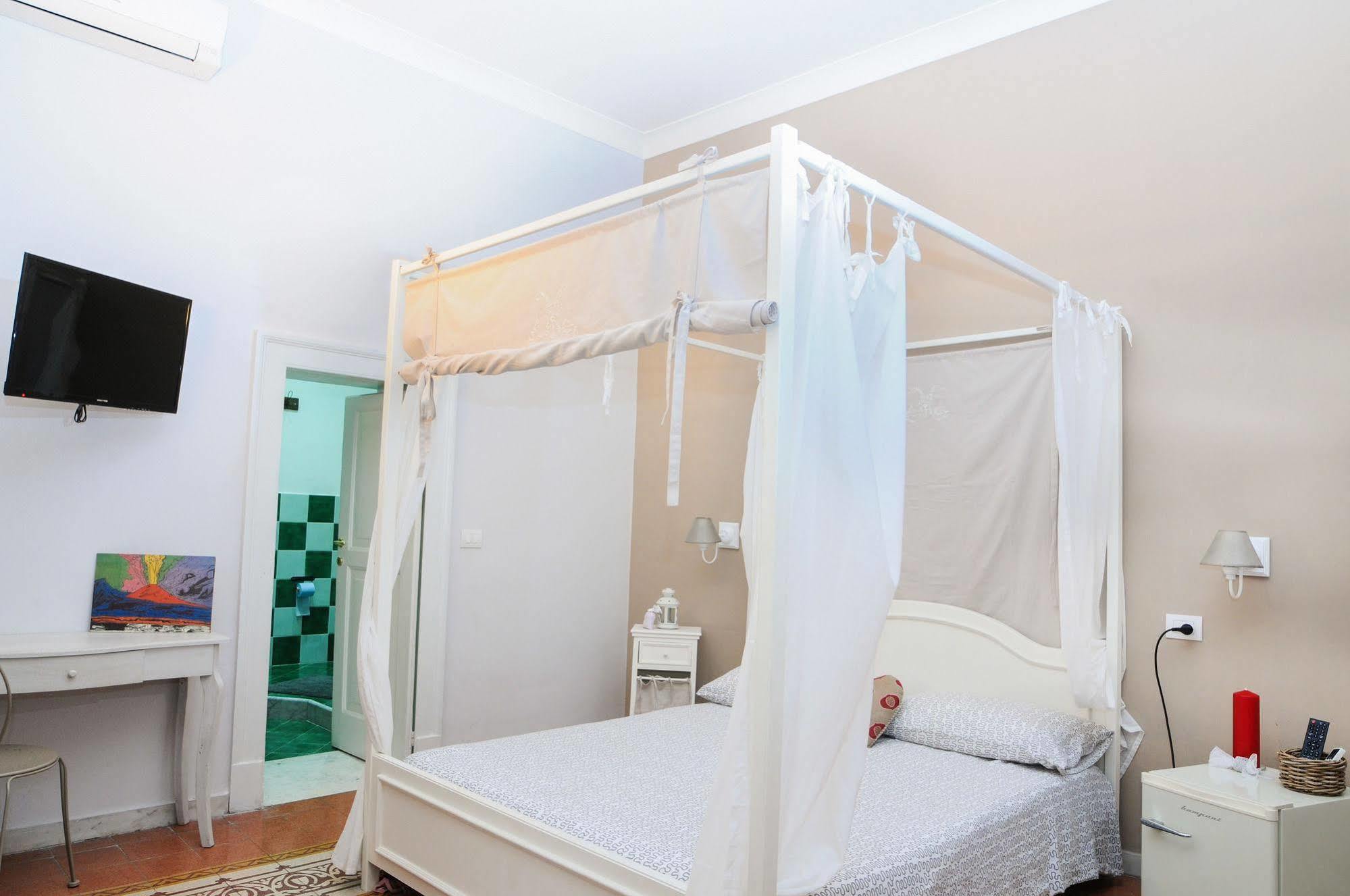 Napul'Art Bed & Breakfast Napoli Bagian luar foto